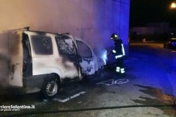 Doppio incendio ad Acquarica del Capo, bruciano due mezzi nella notte - Corriere Salentino