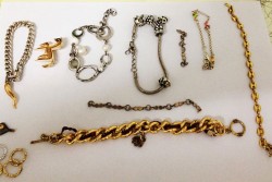 Svaligiano abitazione e poi si danno alla fuga sui tetti, accerchiati e arrestati - Corriere Salentino