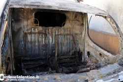 Doppio incendio ad Acquarica del Capo, bruciano due mezzi nella notte - Corriere Salentino