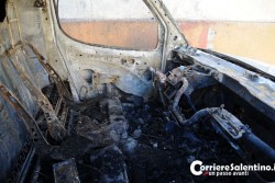 Doppio incendio ad Acquarica del Capo, bruciano due mezzi nella notte - Corriere Salentino