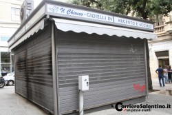 Nuova intimidazione per i familiari del pentito Greco, tentano di incendiare chiosco di bigiotteria in via Trinchese - Corriere Salentino