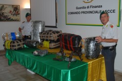 Droga e kalashnikov dall'altra sponda dell'Adriatico: tre arresti - Corriere Salentino