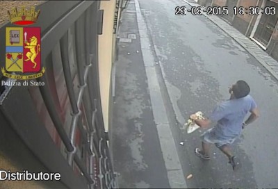 fotogramma scippatore corridore