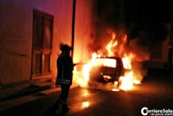 Doppio incendio ad Acquarica del Capo, bruciano due mezzi nella notte - Corriere Salentino