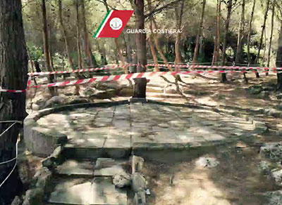 Sigilli ad alcune aree e strutture abusive a Lido Pizzo