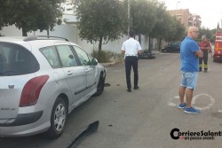 Scontro all’incrocio tra auto e scooter, due ventenni in ospedale - Corriere Salentino