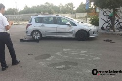 Scontro all’incrocio tra auto e scooter, due ventenni in ospedale - Corriere Salentino