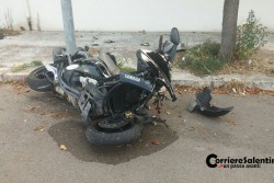 Scontro all’incrocio tra auto e scooter, due ventenni in ospedale - Corriere Salentino
