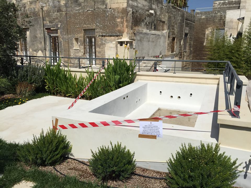 Piscina e forno costruiti senza autorizzazione, scatta il sequestro nel centro storico
