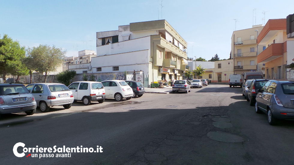 Auto in fiamme alla periferia di Lecce, brucia l’auto di un incensurato: si sospetta il dolo