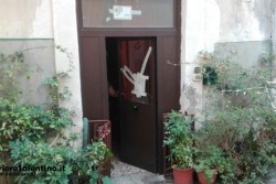 Incendiano materasso e scatenano l'inferno nel centro storico: tre auto divorate dalle fiamme - Corriere Salentino