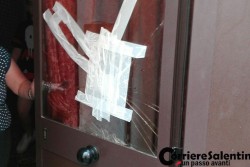 Incendiano materasso e scatenano l'inferno nel centro storico: tre auto divorate dalle fiamme - Corriere Salentino