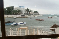 Maltempo, pioggia e danni: crolla tettoia di area servizio, alberi sradicati ed allagamenti in tutto il Salento - Corriere Salentino