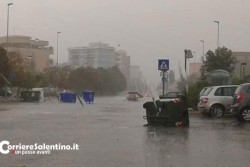 Maltempo, pioggia e danni: crolla tettoia di area servizio, alberi sradicati ed allagamenti in tutto il Salento - Corriere Salentino