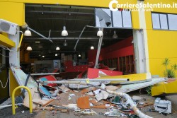 Nuovo assalto al "Mercatone Uno": sradicano cassaforte ma fuggono a mani vuote: ingenti i danni - Corriere Salentino