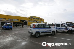 Nuovo assalto al "Mercatone Uno": sradicano cassaforte ma fuggono a mani vuote: ingenti i danni - Corriere Salentino