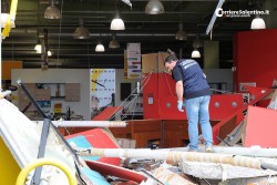 Nuovo assalto al "Mercatone Uno": sradicano cassaforte ma fuggono a mani vuote: ingenti i danni - Corriere Salentino