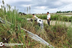 Si ribalta con l'auto dopo avere sfondato il guardrail: spettacolare incidente sulla Cavallino - Lecce - Corriere Salentino