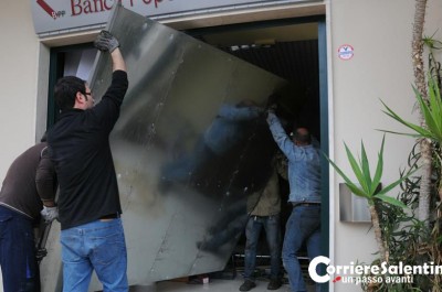 Nuovo assalto ai Bancomat in 24 ore, questa volta il "colpo" riesce: furto da oltre 60mila euro - Corriere Salentino