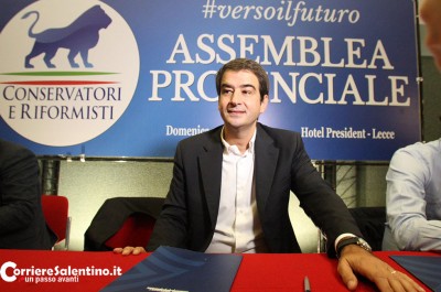 Direzione Conservatori e Riformisti, Fitto: "Non rispondo alle offese di Berlusconi, alleanze con chi è alternativo alla sinistra" - Corriere Salentino