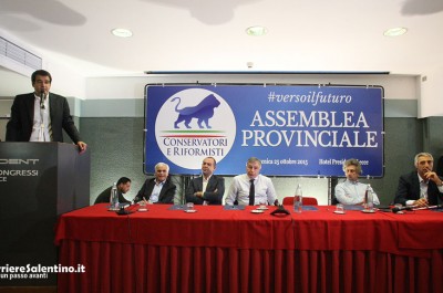 Direzione Conservatori e Riformisti, Fitto: "Non rispondo alle offese di Berlusconi, alleanze con chi è alternativo alla sinistra" - Corriere Salentino