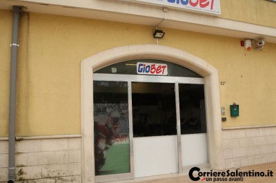 Notte di furti in città, i ladri prendono di mira Snai e bar nel rione San Pio: in fuga con le slots - Corriere Salentino