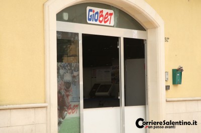 Notte di furti in città, i ladri prendono di mira Snai e bar nel rione San Pio: in fuga con le slots - Corriere Salentino