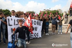 Alunni in strada per chiedere più servizi e democrazia - Corriere Salentino
