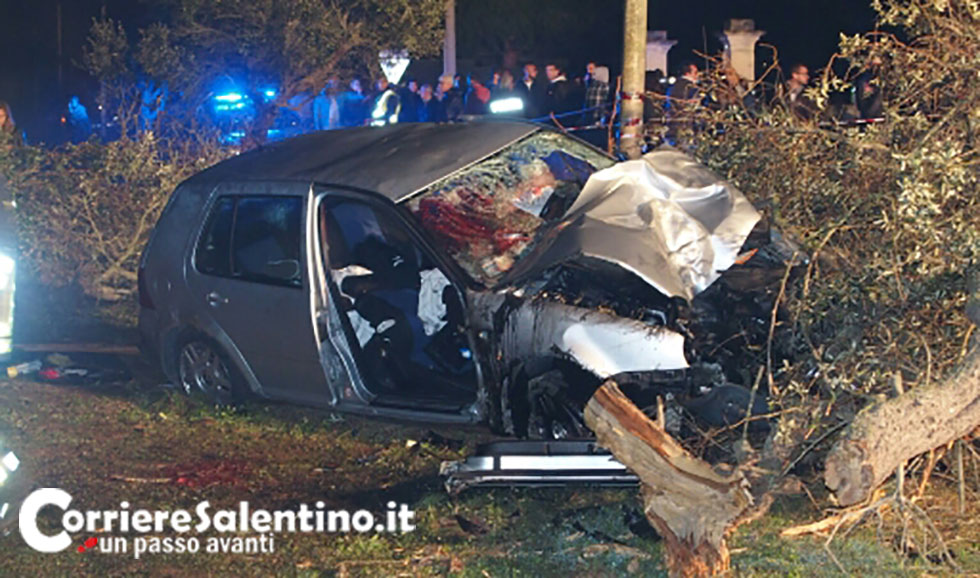 Schianto contro un ulivo: muore 16enne, feriti cinque amici