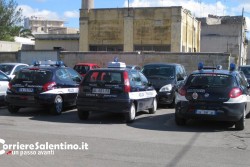«Loro sì e noi no», quando la polizia viola il codice della strada - Corriere Salentino