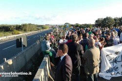 Xylella: manifestanti bloccano superstrada Brindisi-Lecce - Corriere Salentino