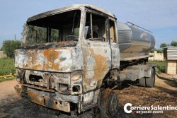 Raid incendiario nella ditta di trasporti liquami, alle fiamme cinque mezzi - Corriere Salentino