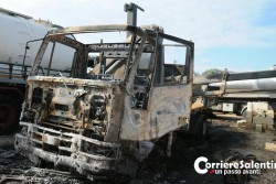 Raid incendiario nella ditta di trasporti liquami, alle fiamme cinque mezzi - Corriere Salentino