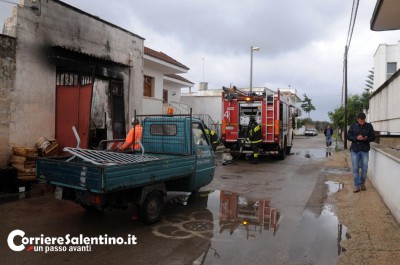 Un cortocircuito scatena l'inferno, devastante incendio distrugge mezzi e garage - Corriere Salentino