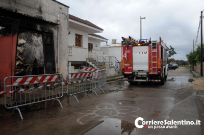 Un cortocircuito scatena l'inferno, devastante incendio distrugge mezzi e garage - Corriere Salentino