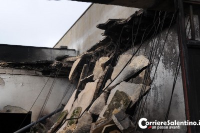 Un cortocircuito scatena l'inferno, devastante incendio distrugge mezzi e garage - Corriere Salentino