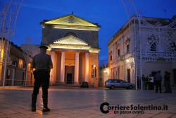 Sale sul tetto della Cattedrale e minaccia di buttarsi: 60enne salvato dopo ore di forte tensione - Corriere Salentino