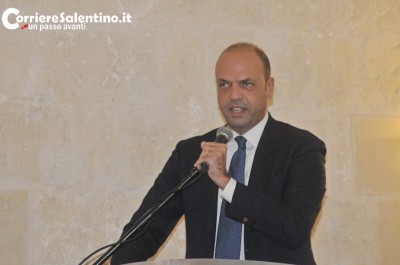 Alfano a Lecce: "Sul terrorismo non esiste sicurezza al cento per cento, ma c'è maggiore controllo sui porti pugliesi e nelle moschee" - Corriere Salentino