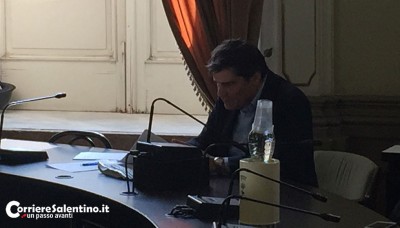 Scontro sui debiti fuori bilancio in Consiglio: spese legali, sentenze e pignoramenti. Il centrodestra chiede il ritiro della delibera, che passa - Corriere Salentino