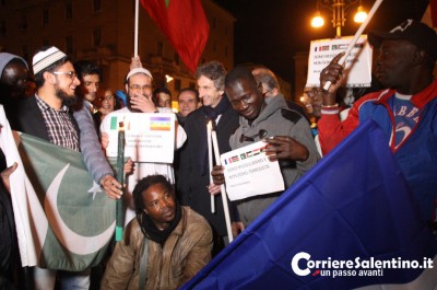 Musulmani e cristiani uniti nelle strade di Lecce per dire no al terrorismo - Corriere Salentino