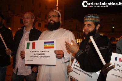 Musulmani e cristiani uniti nelle strade di Lecce per dire no al terrorismo - Corriere Salentino