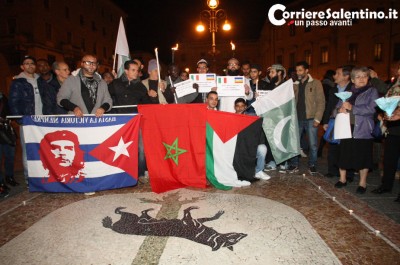 Musulmani e cristiani uniti nelle strade di Lecce per dire no al terrorismo - Corriere Salentino