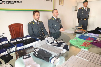 Smantellata la "filiera del falso" made in Salento: sequestrati oltre un milione di articoli, dieci denunce - Corriere Salentino