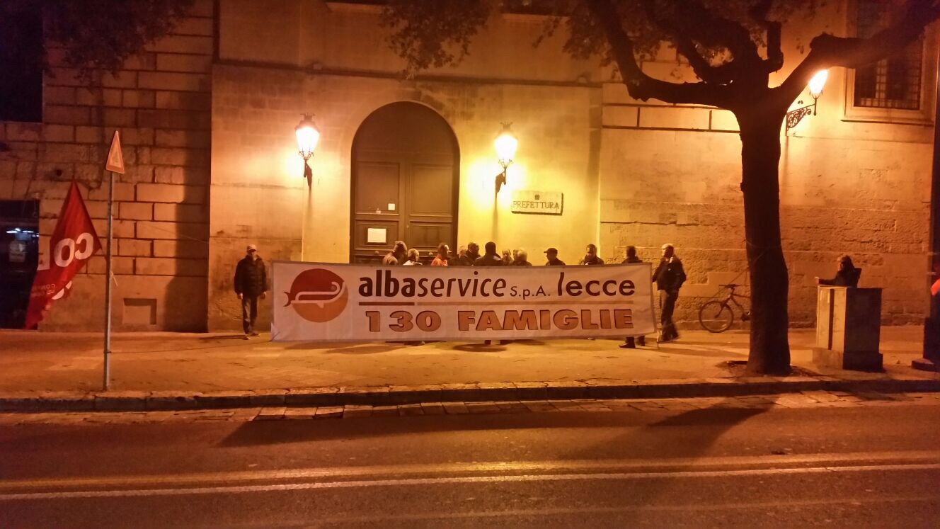 Stipendi arretrati e incertezza, la lunga notte dei dipendenti Alba Service