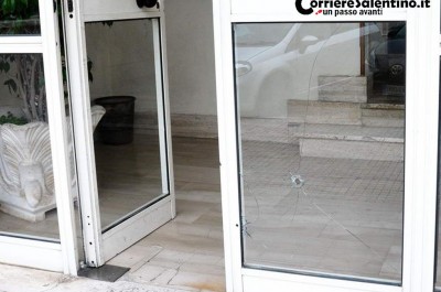 Agguato sotto casa, 31enne viene ferito da una pistolettata al piede sinistro - Corriere Salentino