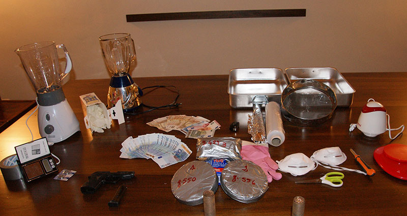 Smantellato laboratorio clandestino di eroina a Frigole, arrestati due albanesi