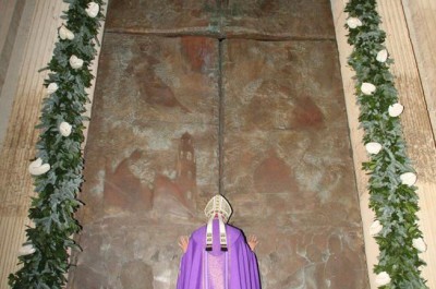 Giubileo della Misericordia: dopo Roma, aperta la Porta Santa del Duomo di Lecce dall’Arcivescovo Monsignor Domenico D’Ambrosio - Corriere Salentino