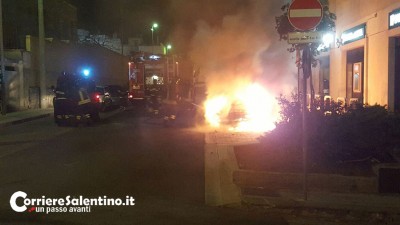 auto-incendiata-(3)