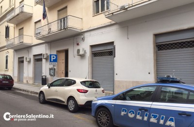 La polizia in via Lombardia dopo il tentato furto