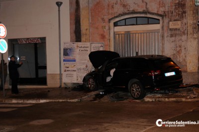 Schianto all'incrocio, palo trafigge parabrezza: due giovani vivi per miracolo - Corriere Salentino